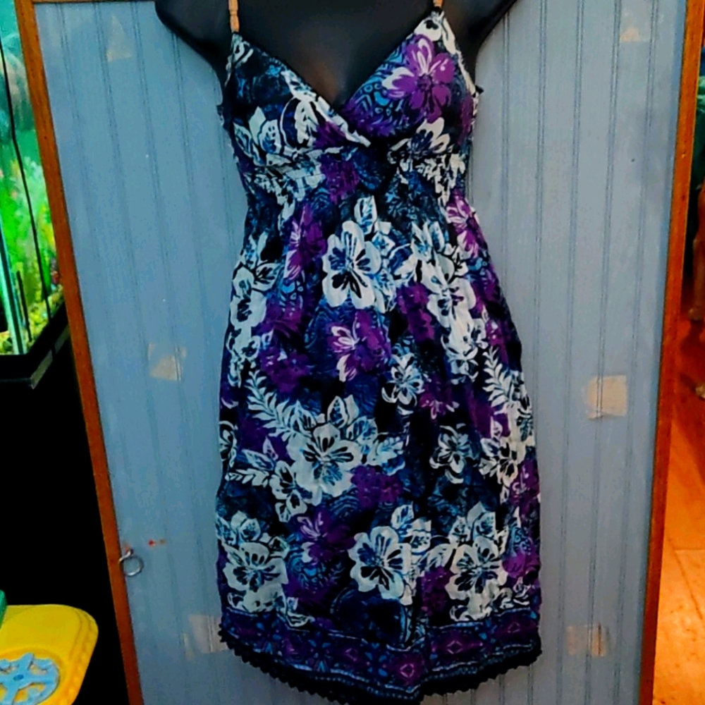 LIKE NEW Beautiful Summer Dress, lace trim